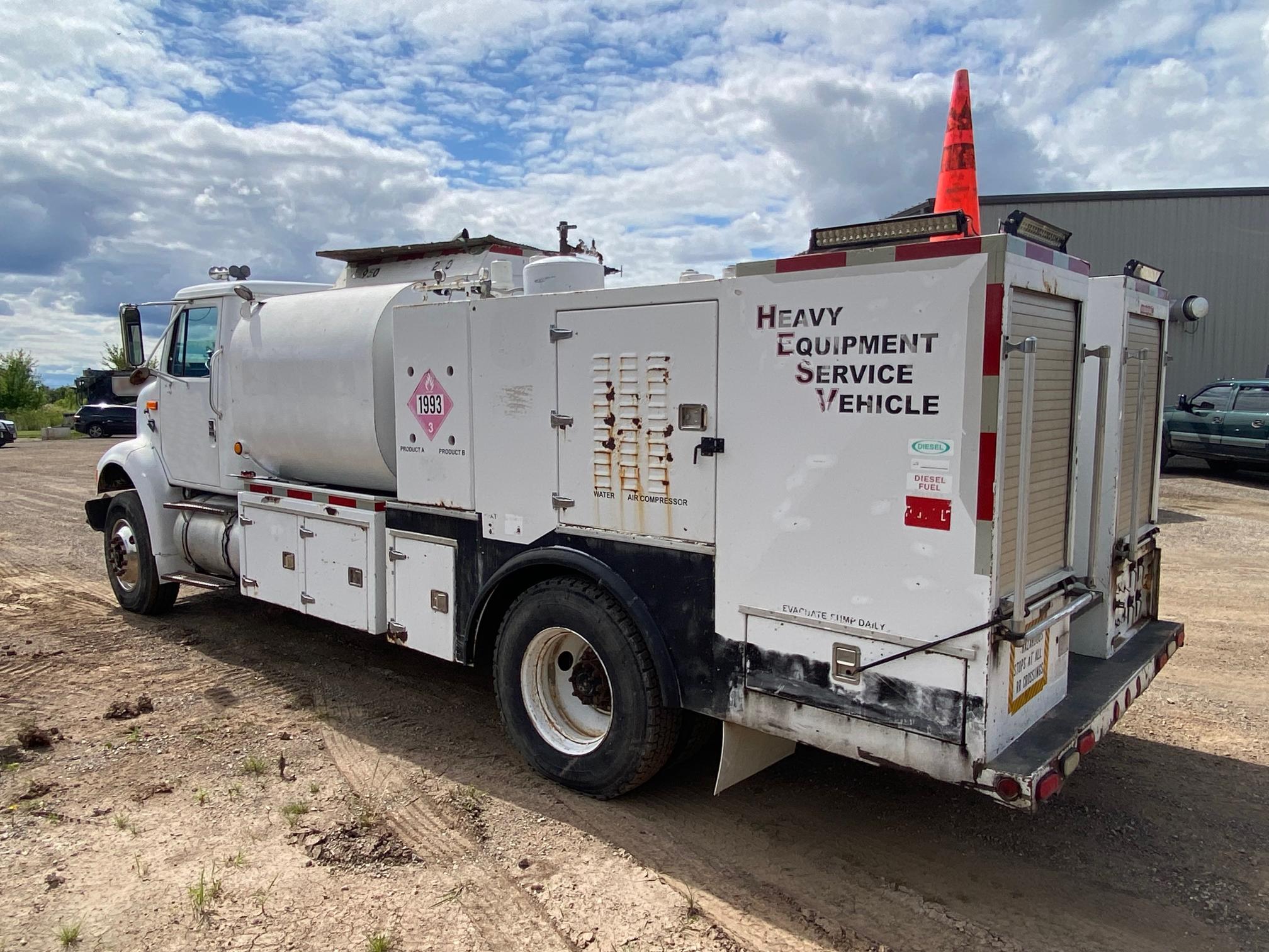 1995 INTERNATIONAL 8100 - Image 7